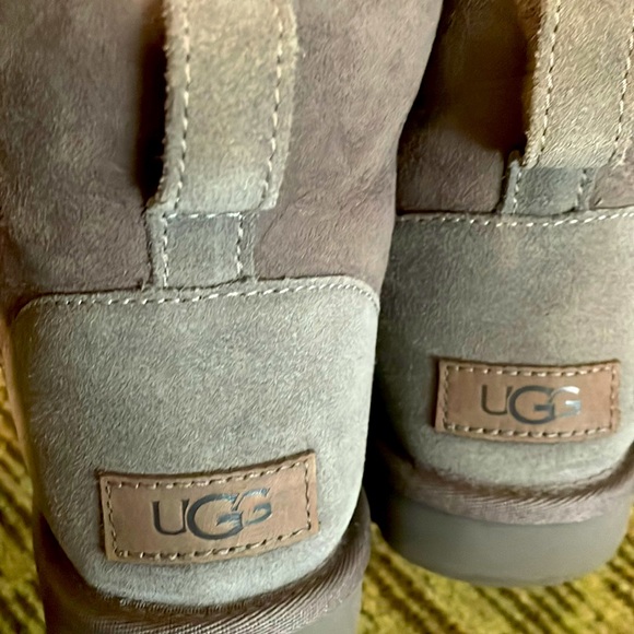 Ugg Classic Mini II Boot - Picture 2 of 9